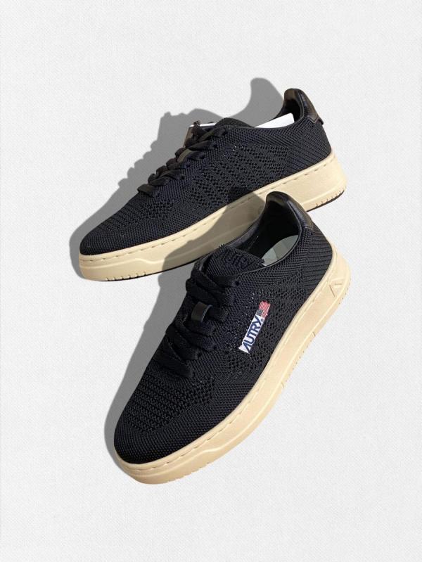 メッシュ&レザーコンビスニーカー