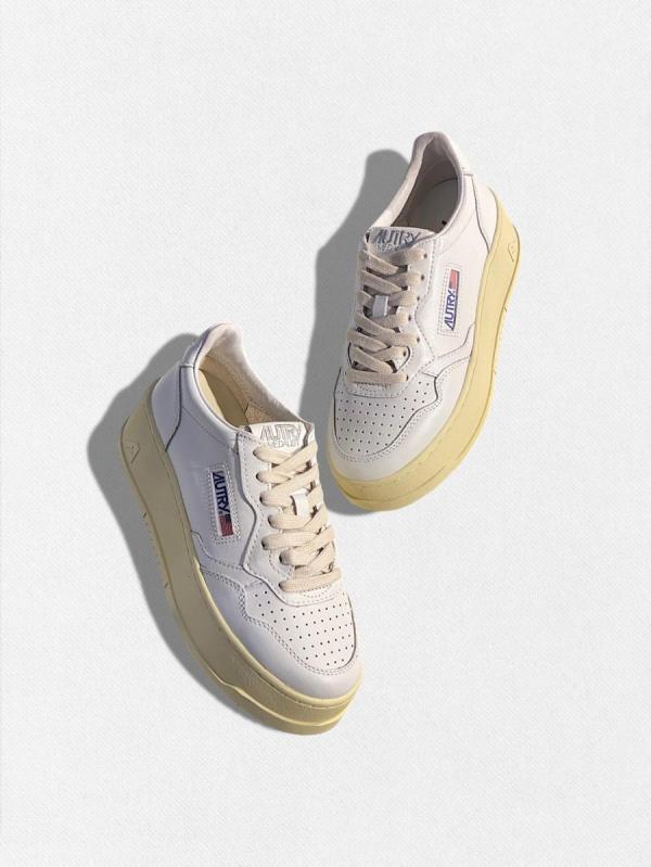 厚底レザースニーカー