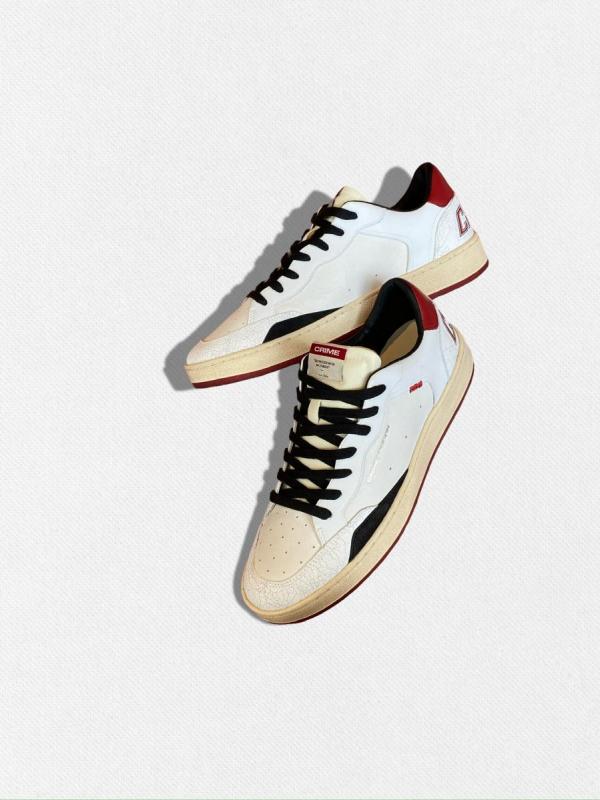 ホワイトレザーバックロゴスニーカー