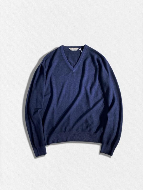 カシミア混ウールVネックニット