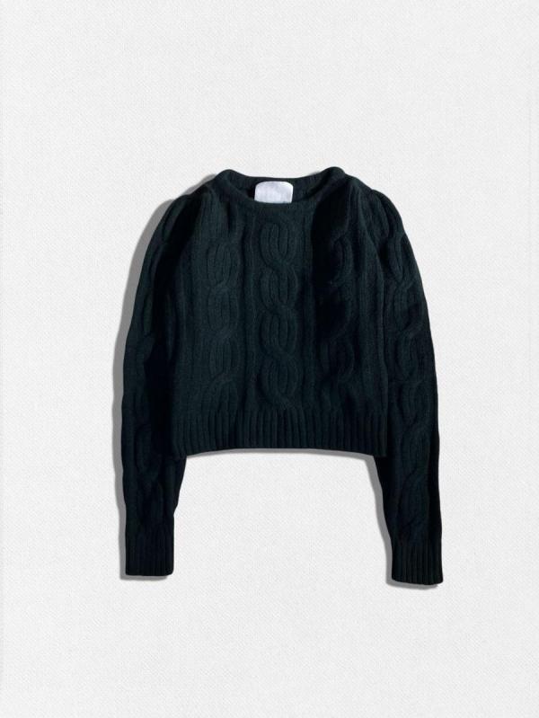 クルーネックニットセーター