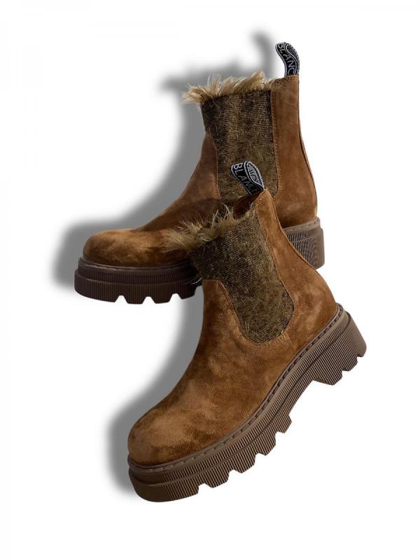 スウェードレザーブーツ