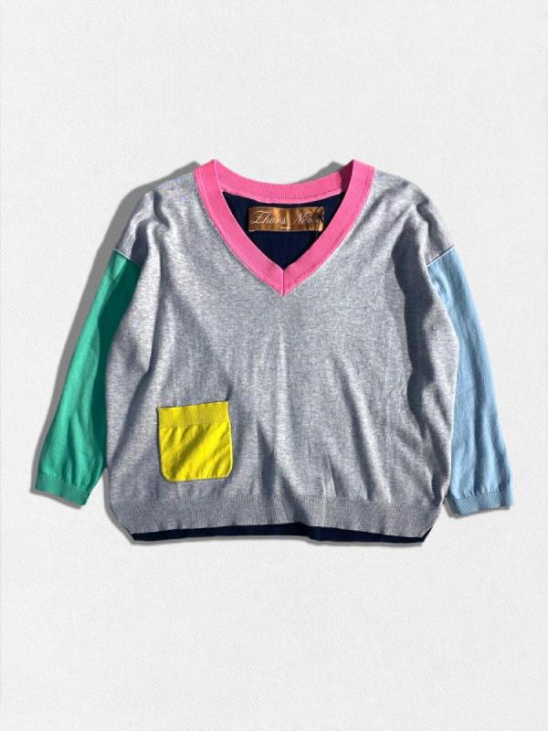 ポケットデザインVネックニット