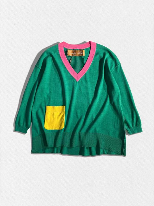 ポケットデザインVネックニット