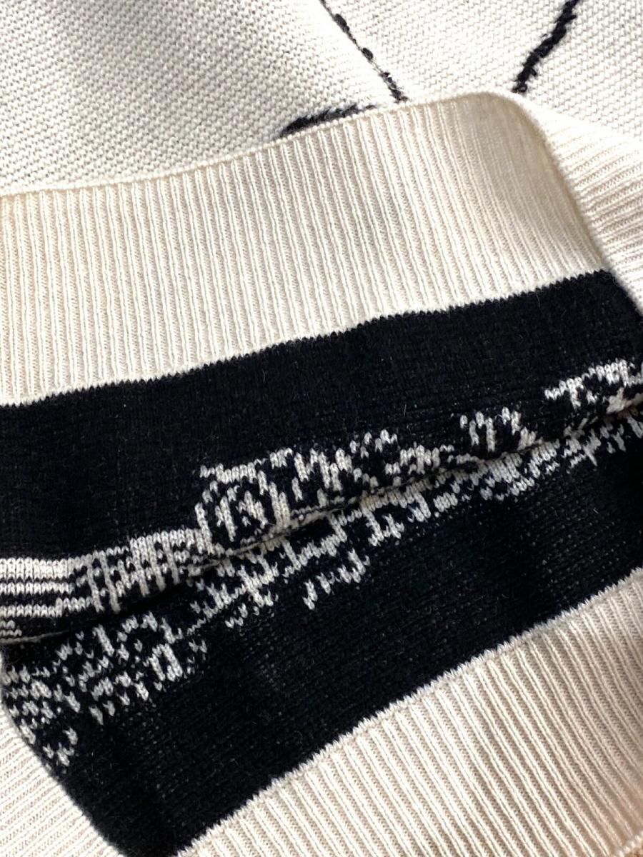 ウール混カシミアクルーネックニットセーター