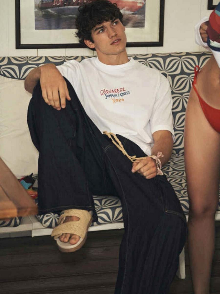 ルーズフィットクルーネックTシャツ