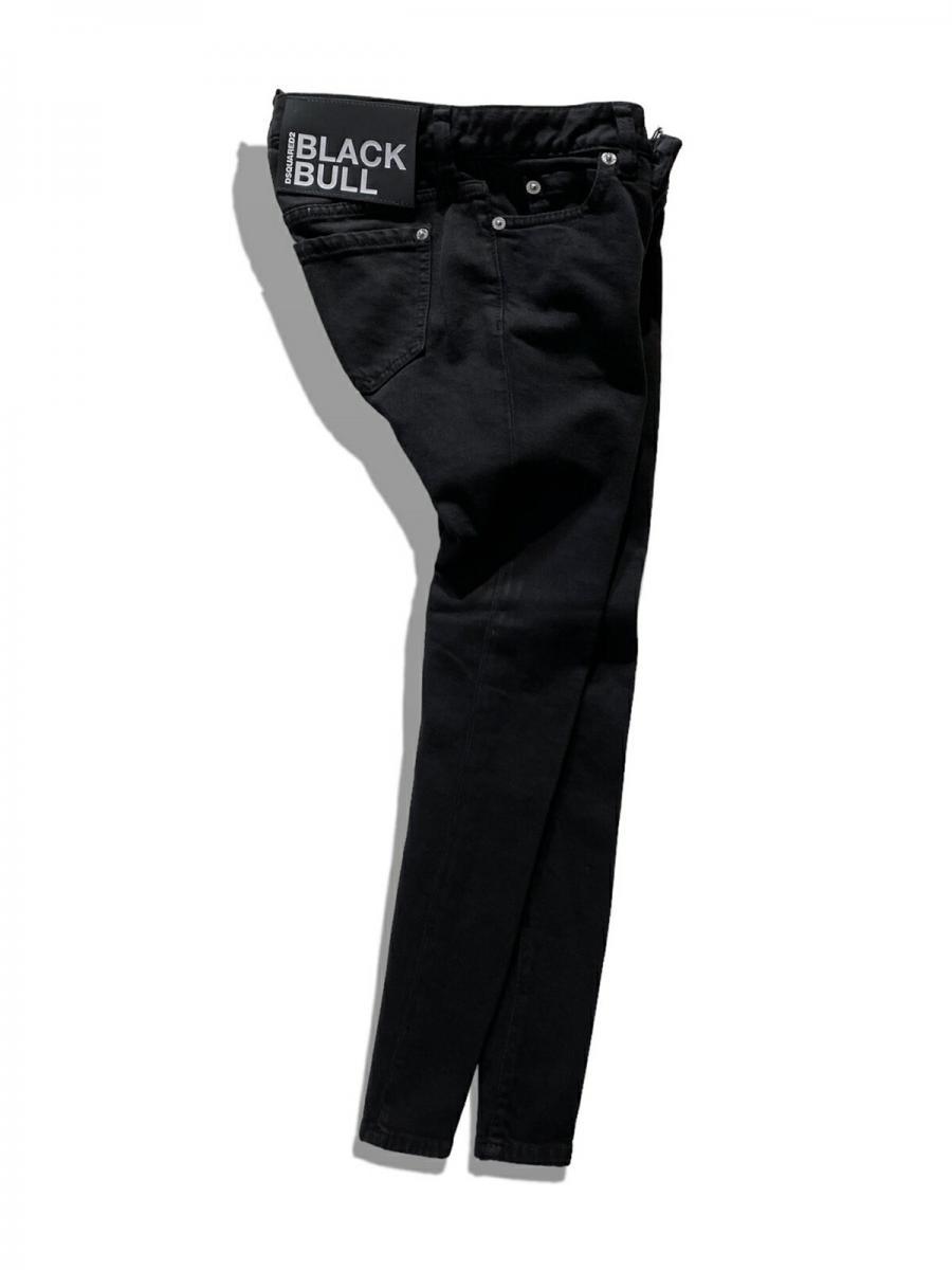 ブラックテーパードデニム《JENNIFER CROPPED JEAN》