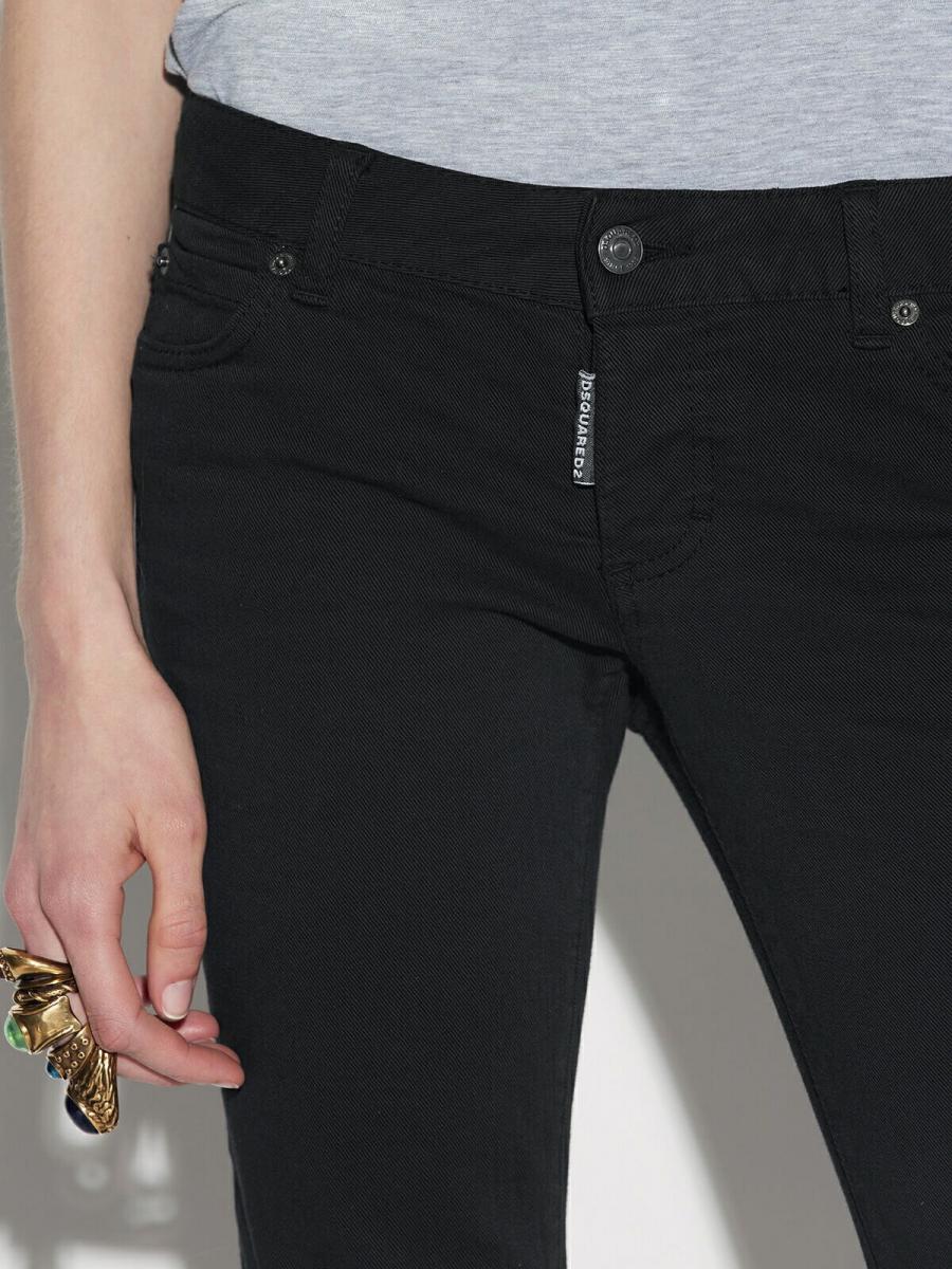 ブラックテーパードデニム《JENNIFER CROPPED JEAN》