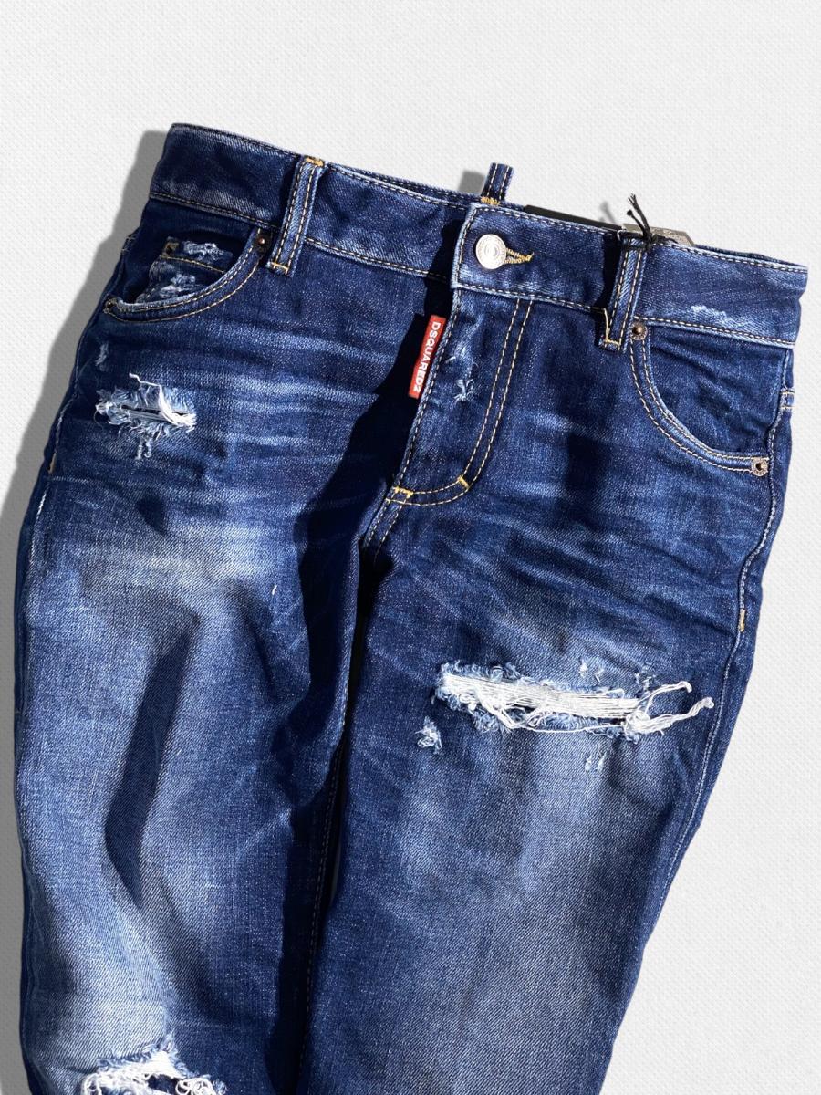 ダメージ加工テーパードデニムパンツ《MEDIUM WAIST JENNIFER JEAN》