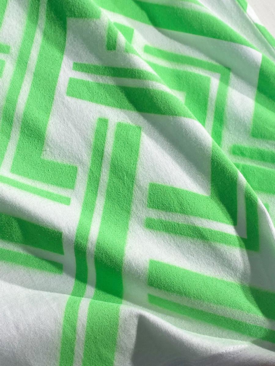 幾何学プリントTシャツ