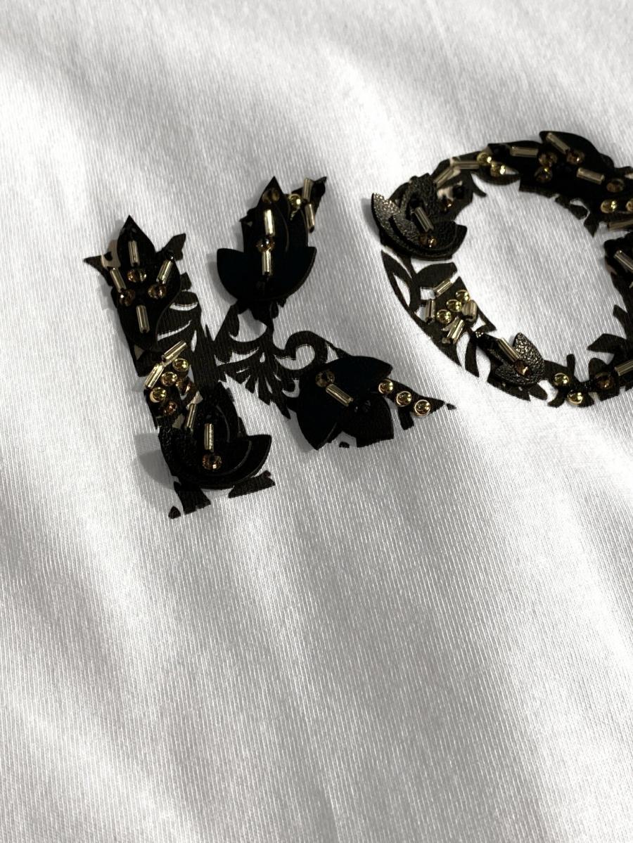 ビーズロゴ半袖Tシャツ