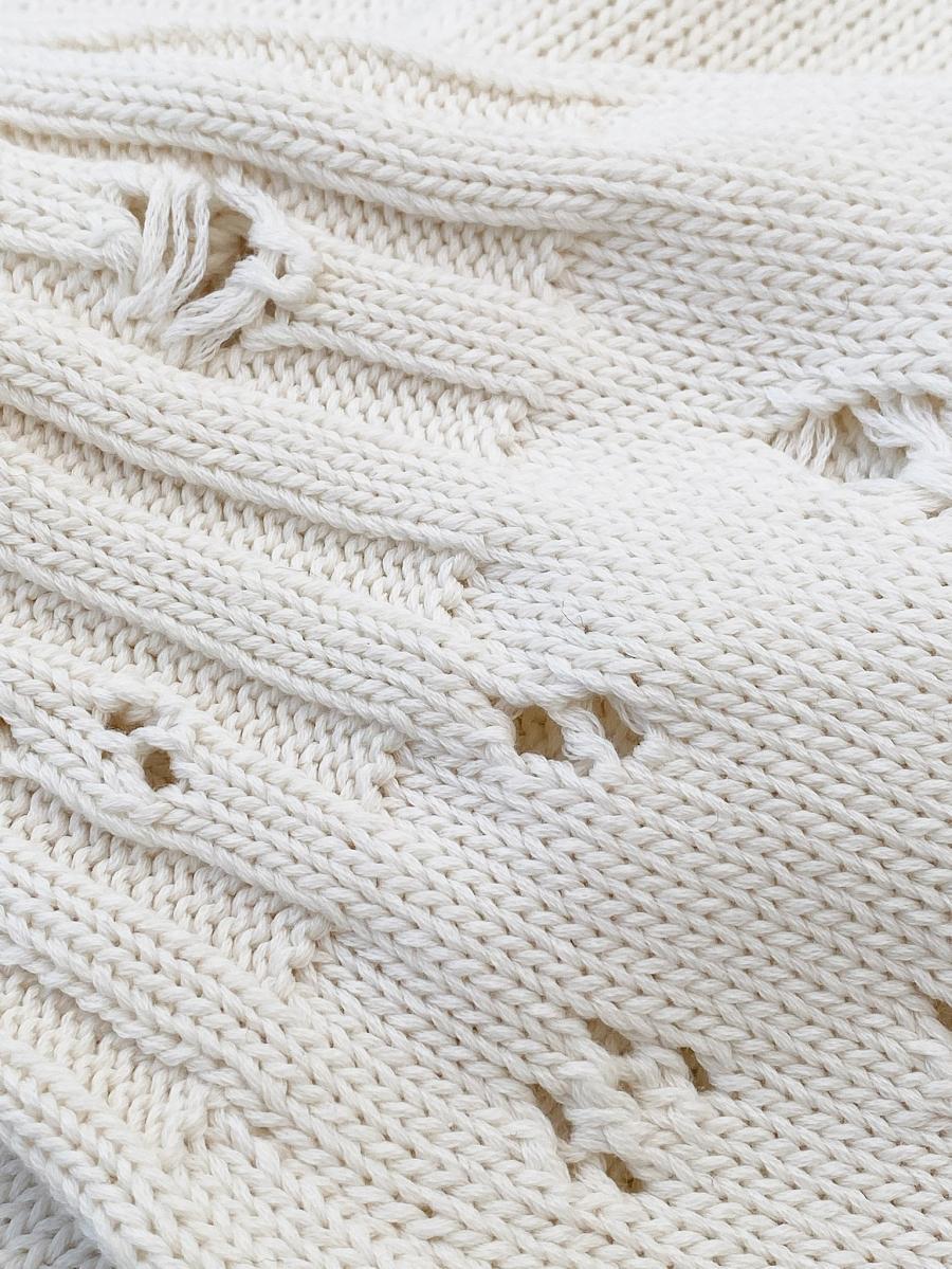 ネックロゴ刺繍クルーネックニット