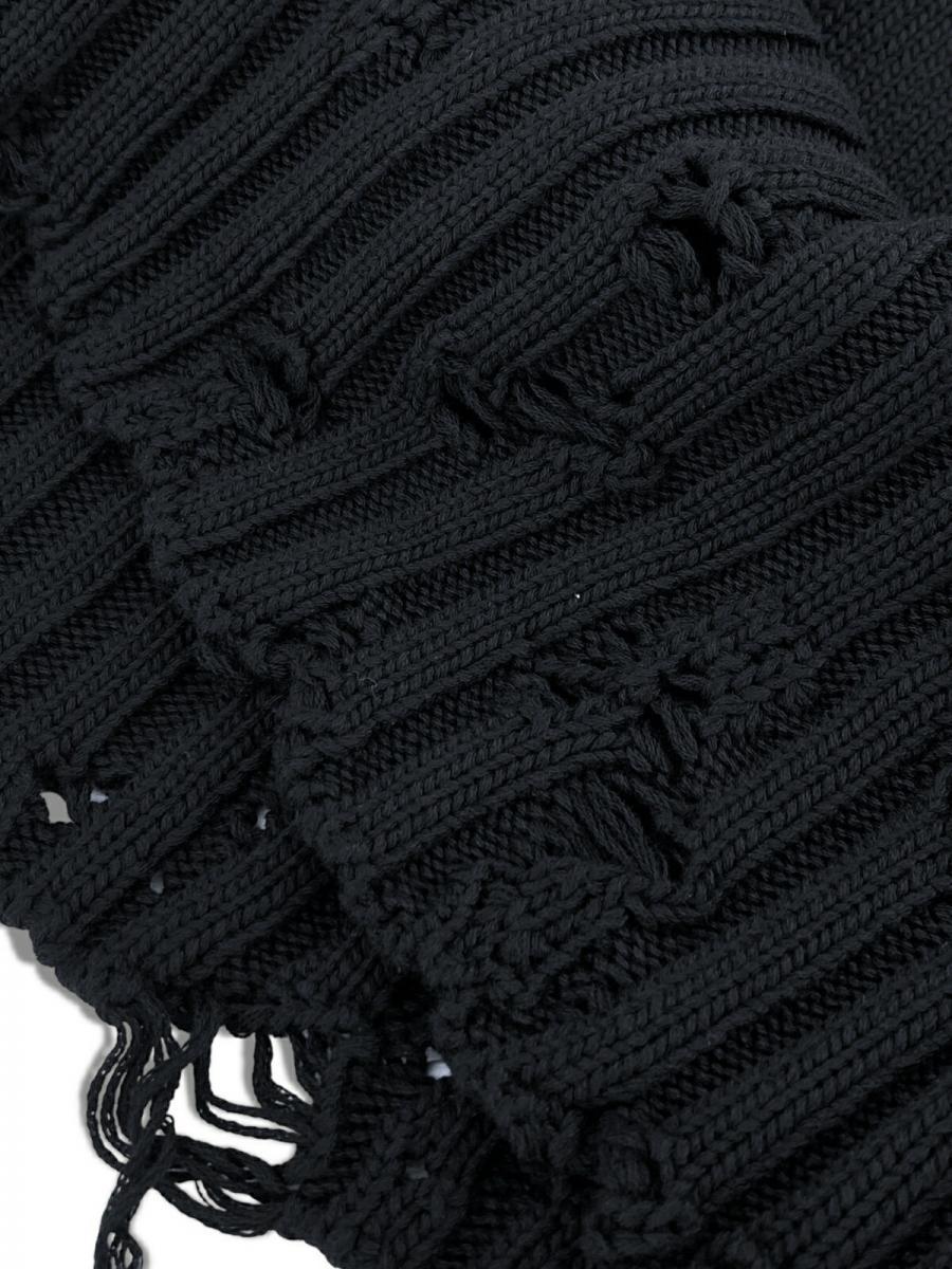 ネックロゴ刺繍クルーネックニット