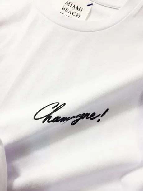 ＶネックＴシャツ