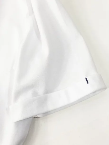 ＶネックＴシャツ