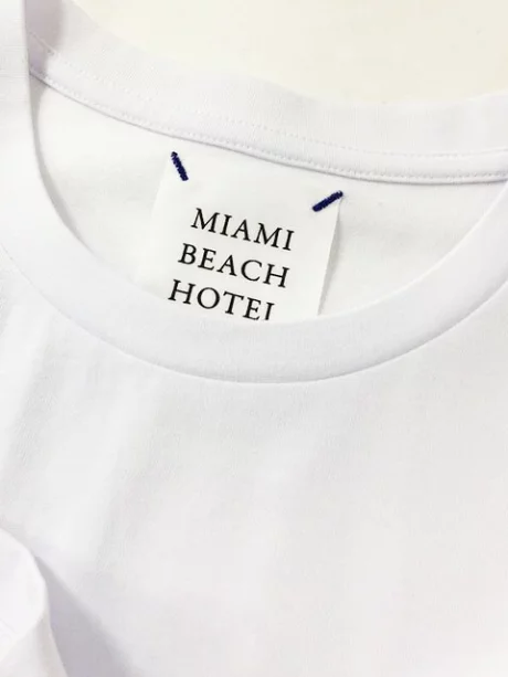 ＶネックＴシャツ