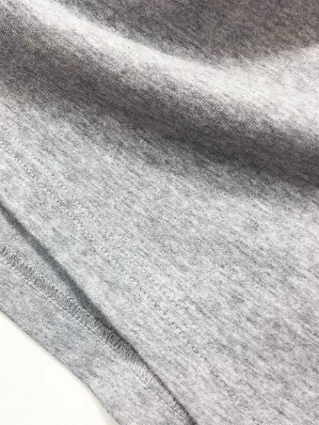 ＶネックＴシャツ