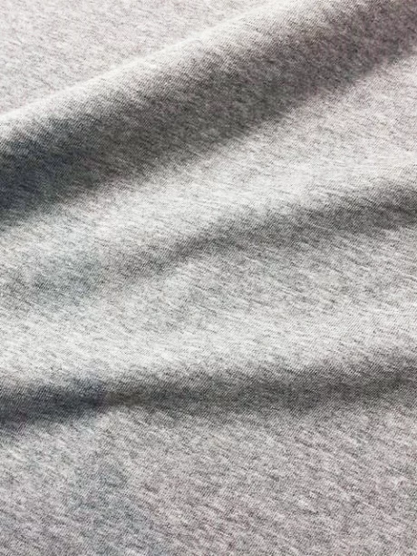 ＶネックＴシャツ