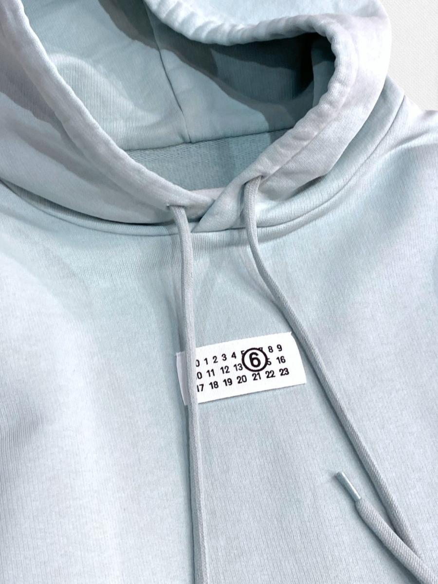 ショート丈プルオーバーパーカー