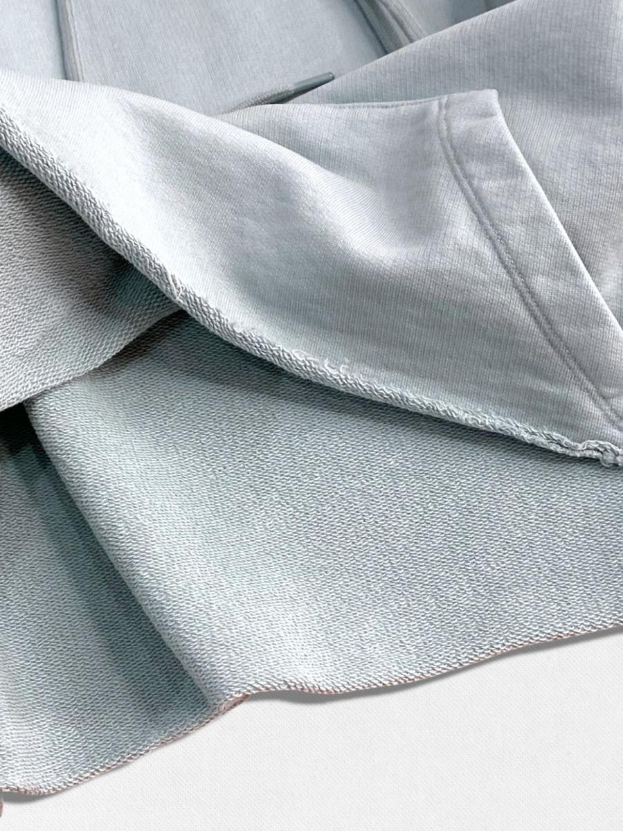 ショート丈プルオーバーパーカー