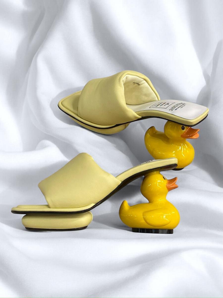 ダックヒールレザーサンダル