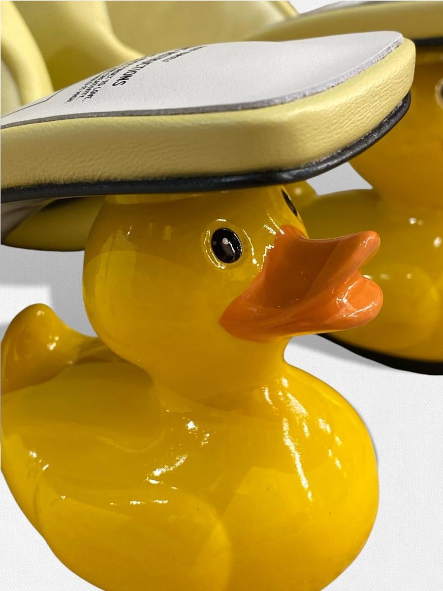 ダックヒールレザーサンダル