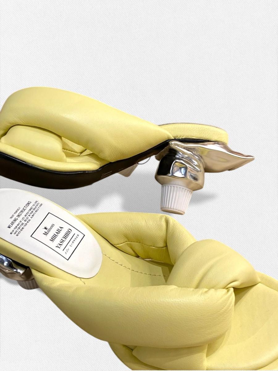 トゥースペーストヒールレザーサンダル