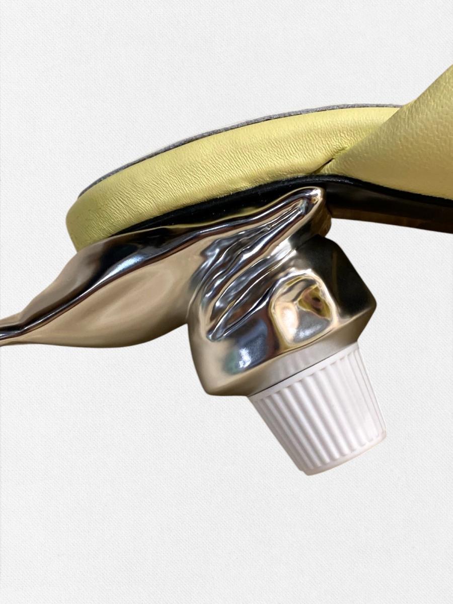 トゥースペーストヒールレザーサンダル