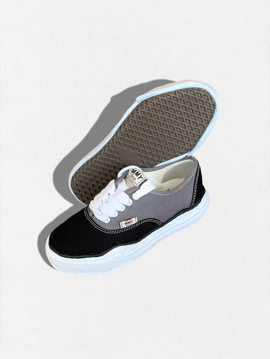 ローカットスニーカー