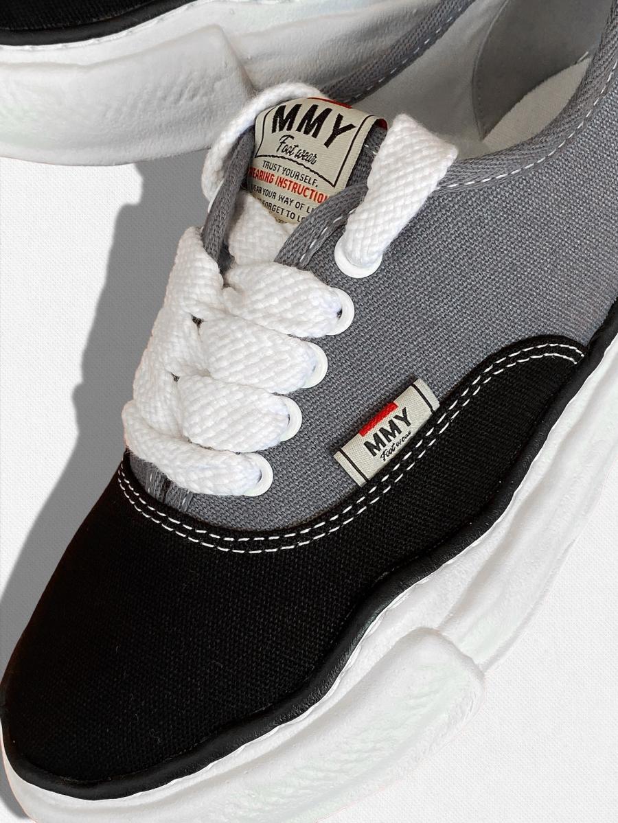 ローカットスニーカー