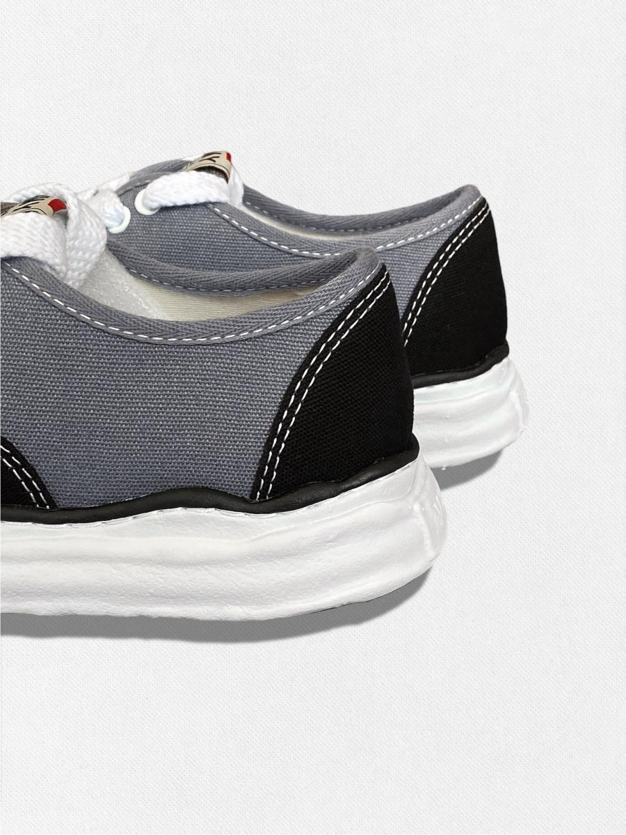 ローカットスニーカー