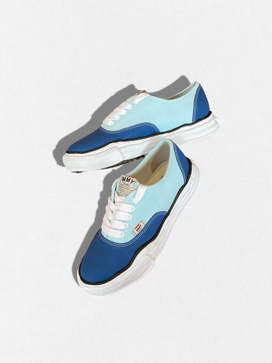 ローカットスニーカー