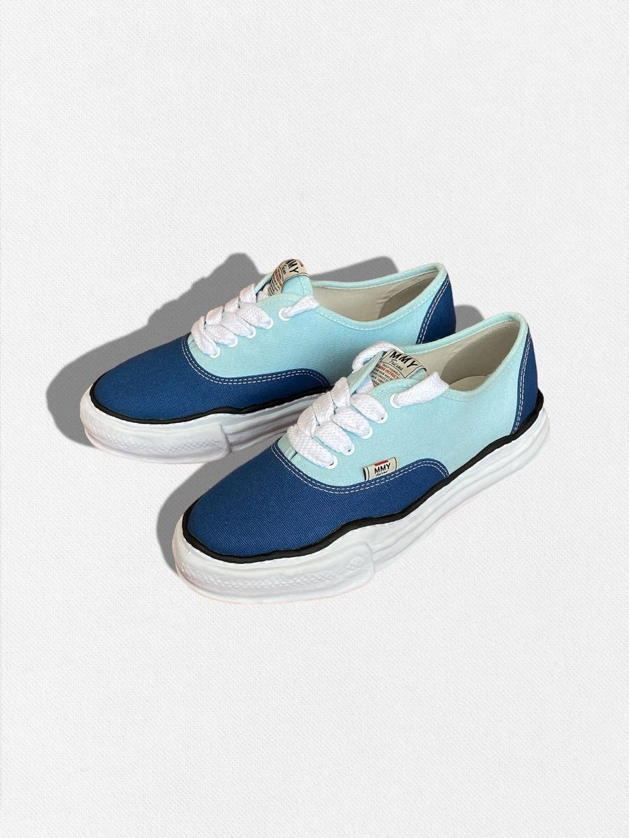 ローカットスニーカー