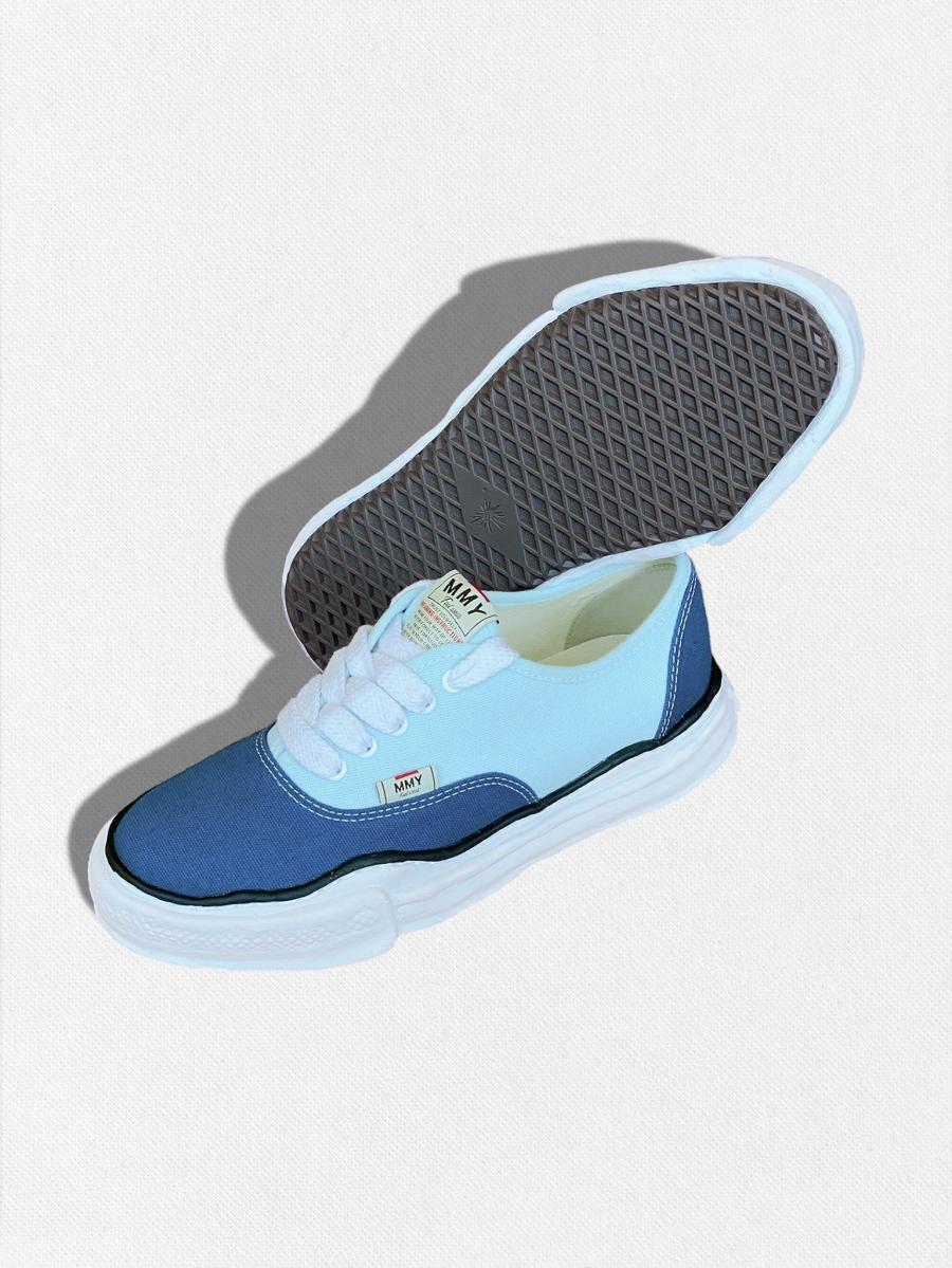 ローカットスニーカー