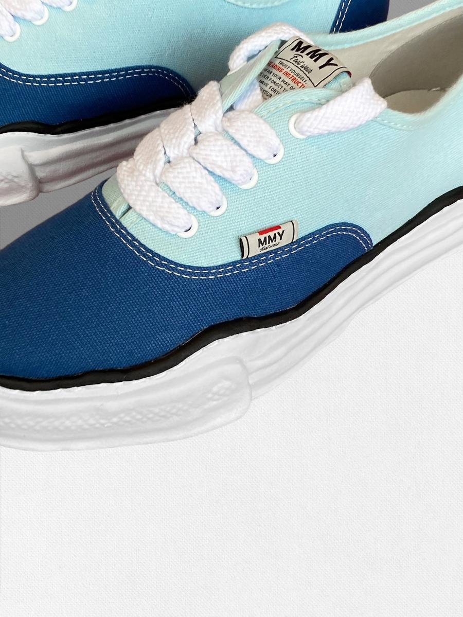 ローカットスニーカー