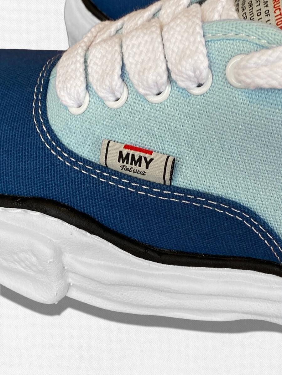 ローカットスニーカー