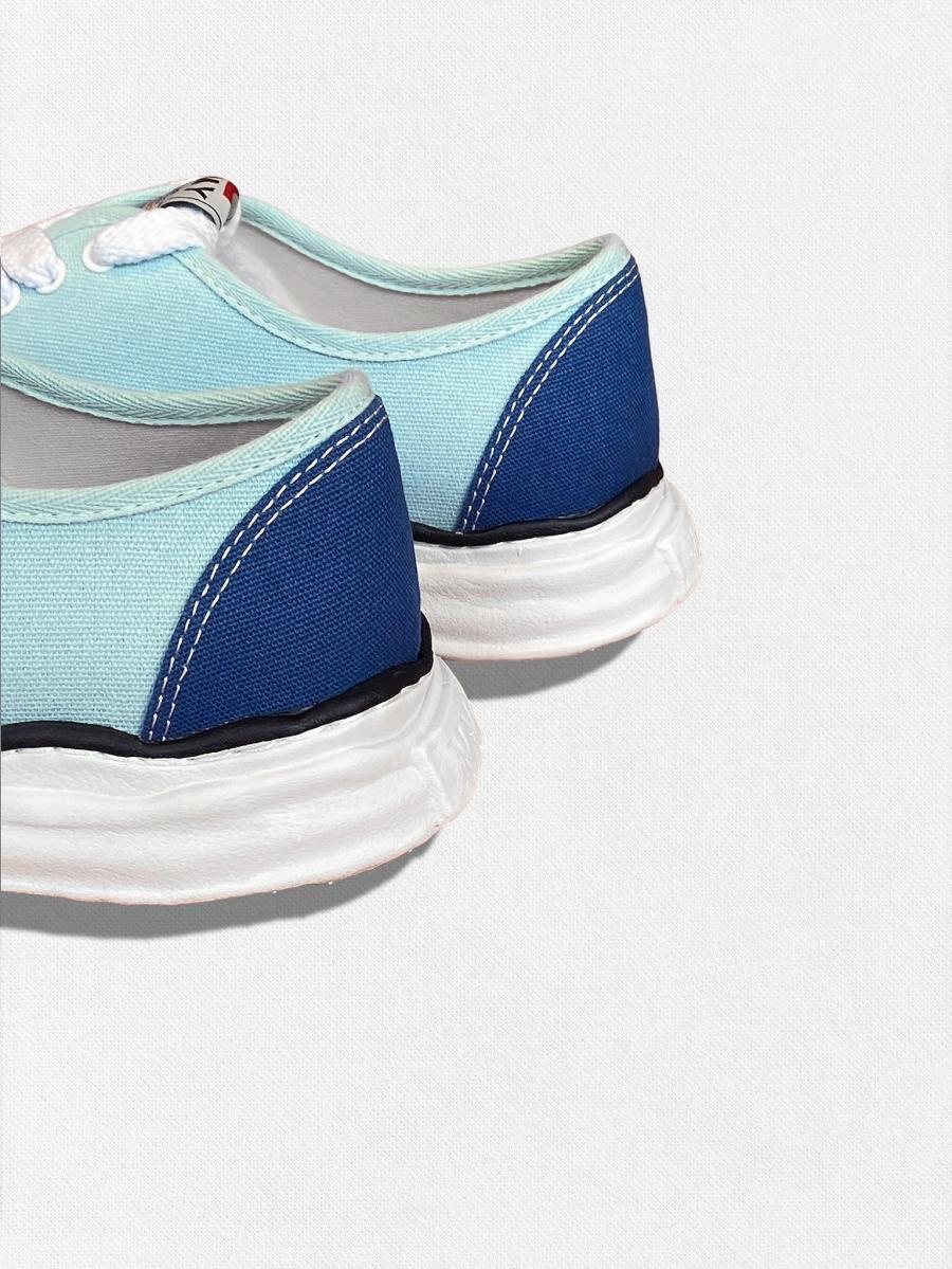 ローカットスニーカー