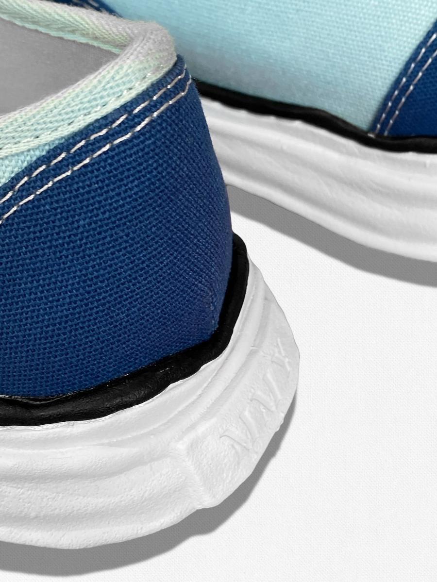 ローカットスニーカー