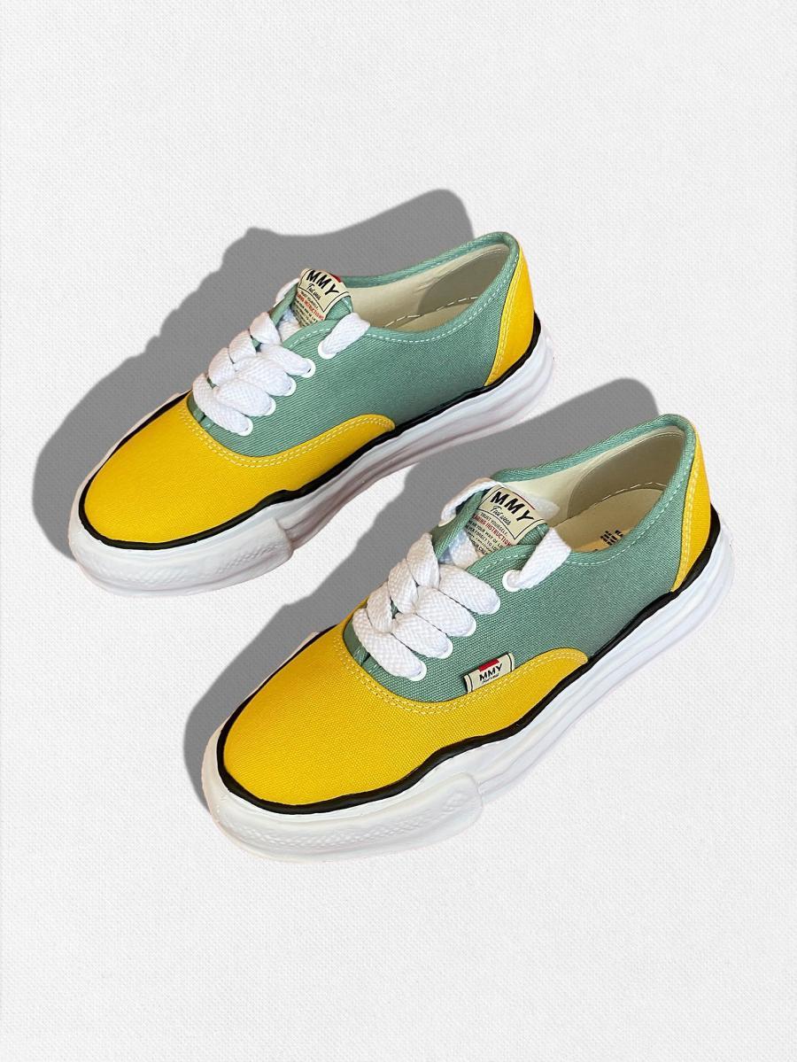 ローカットスニーカー