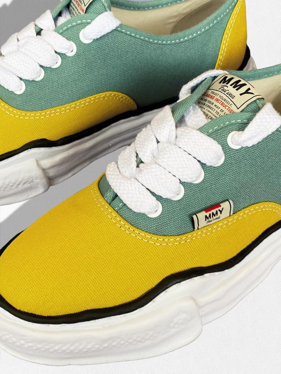 ローカットスニーカー