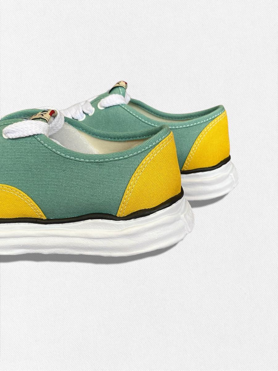 ローカットスニーカー