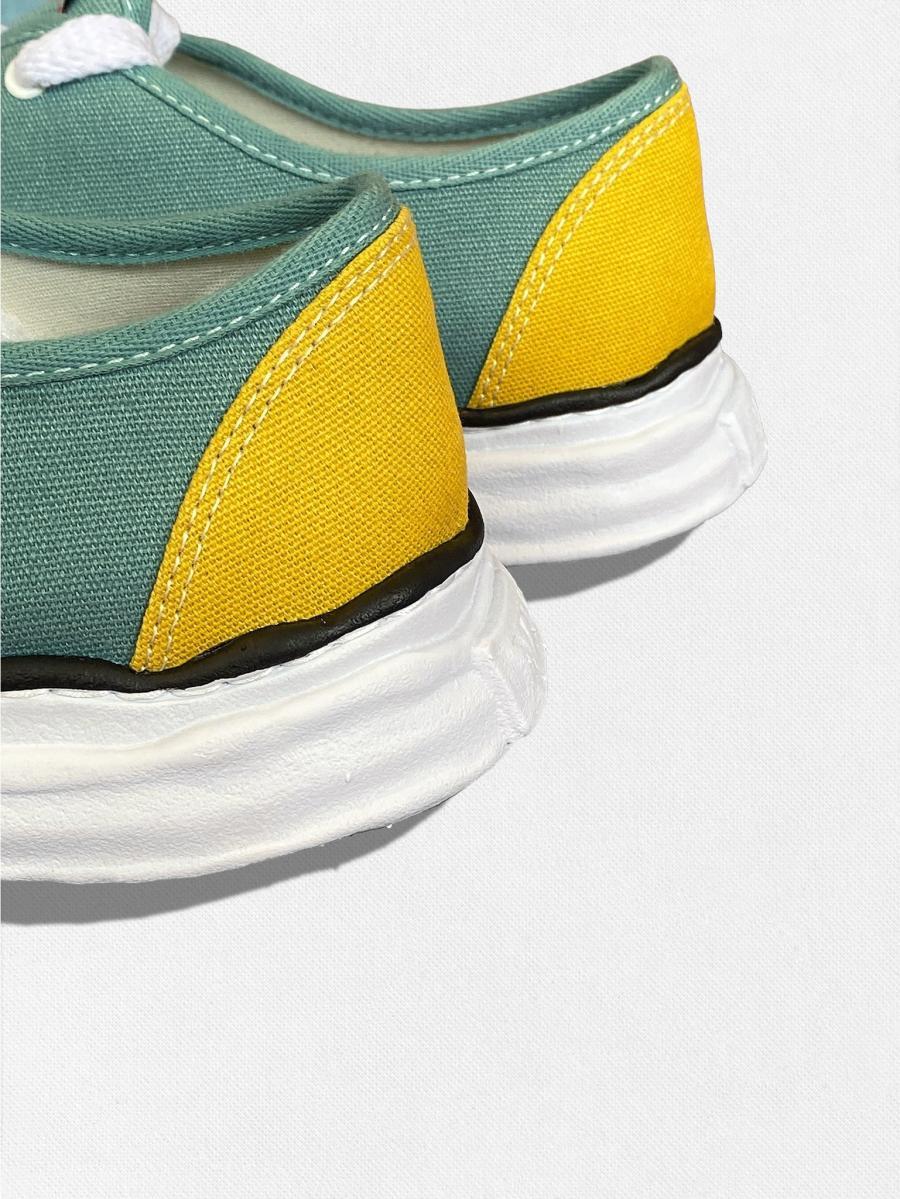 ローカットスニーカー