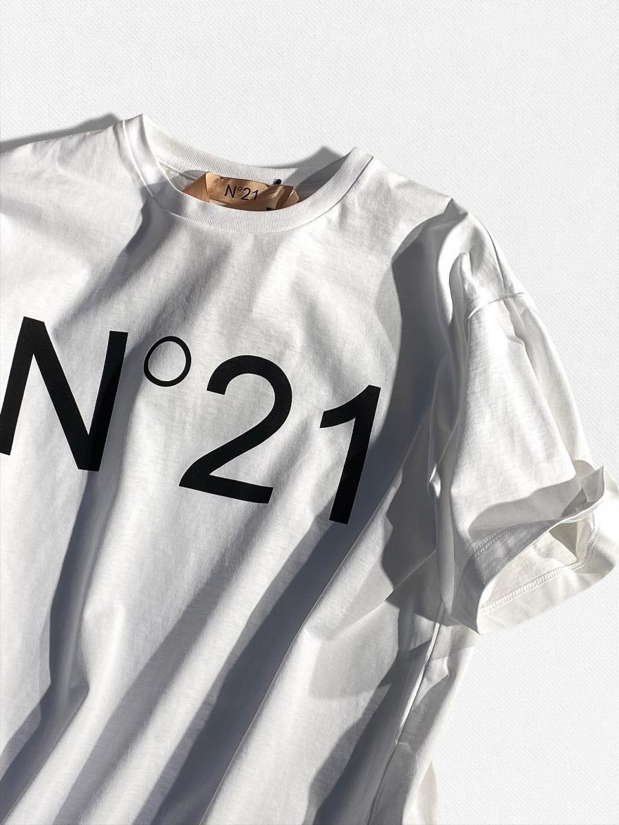 ロゴデザインクルーネックTシャツ