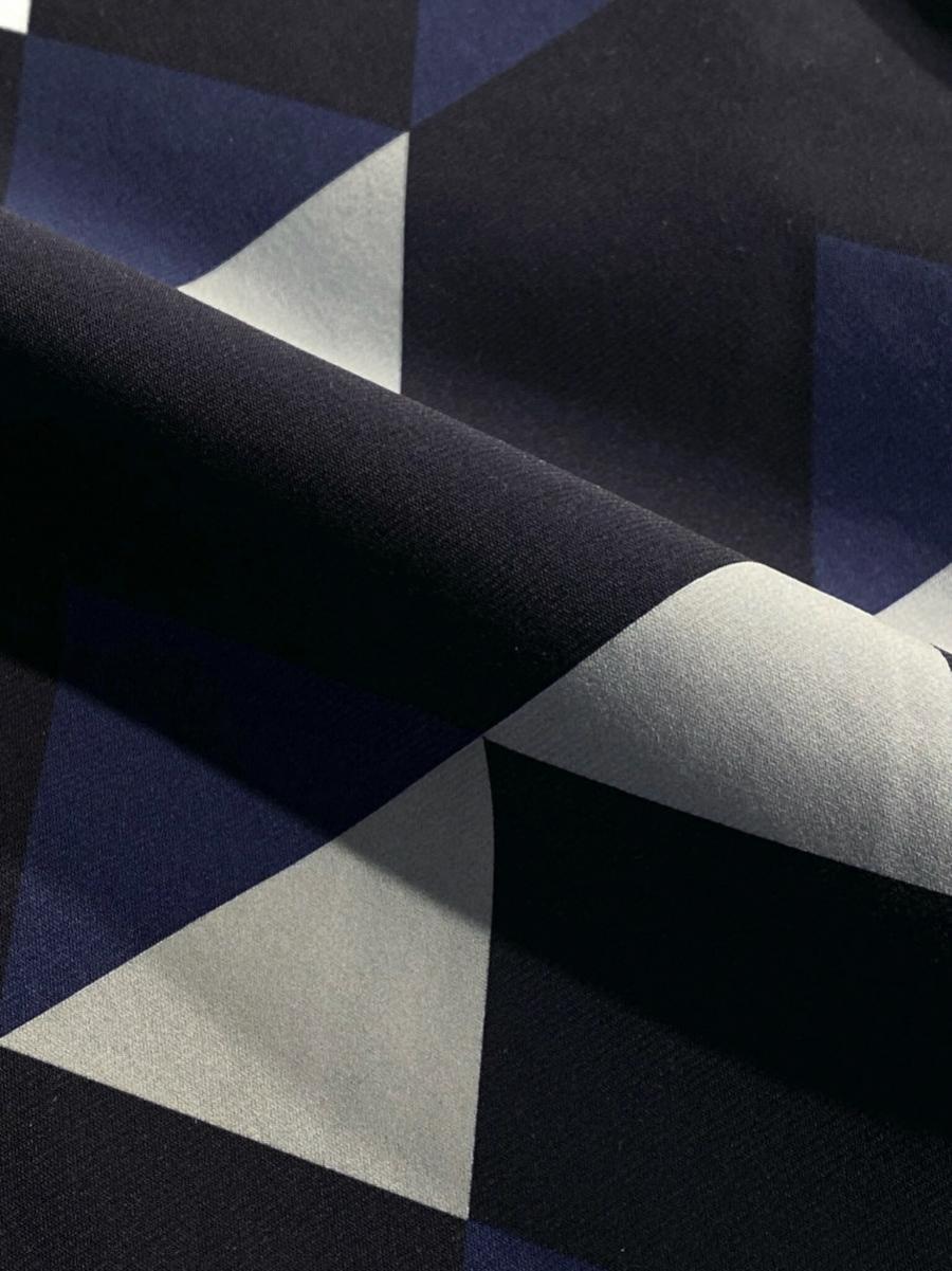 ジオメトリック柄ナイロンショートパンツ