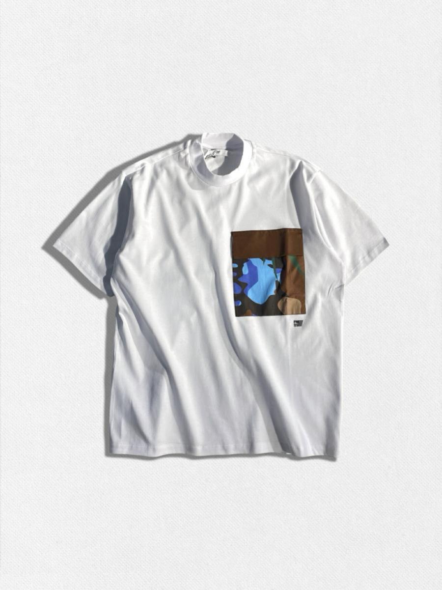 モックネックTシャツ