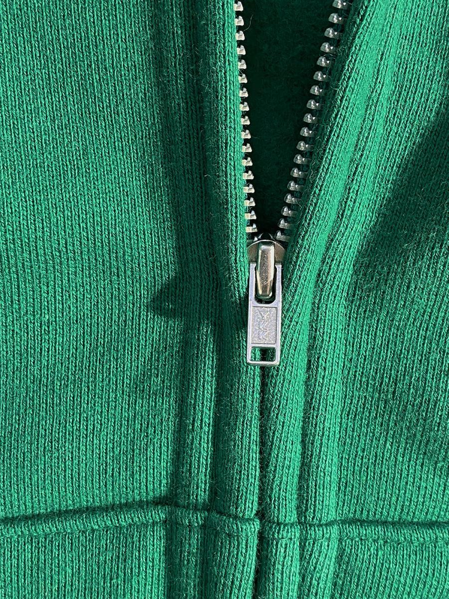 ジップアップパーカー