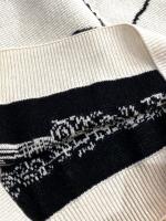 ウール混カシミアクルーネックニットセーター