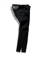 ブラックテーパードデニム《JENNIFER CROPPED JEAN》