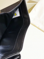 3つ折りレザーウォレット