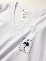 ＶネックTシャツ